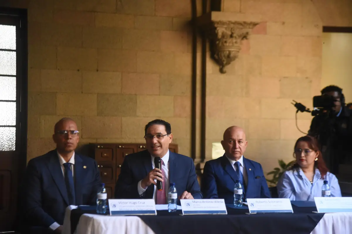 Autoridades del Ministerio de Gobernación, incluido el ministro Marco Antonio Villeda, en conferencia de prensa el jueves 19 de marzo de 2026., Omar Solís/Emisoras Unidas