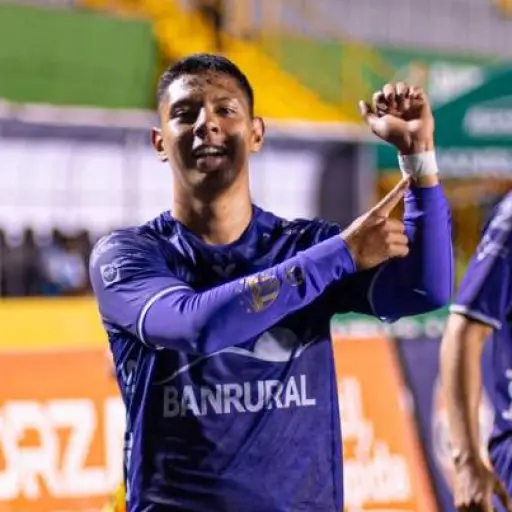 Oscar Castellanos celebrando ante Comunicaciones 