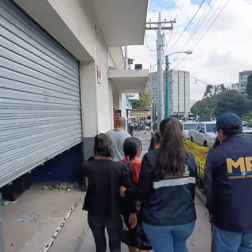 Momento en el que se dio el rescate de los menores víctimas de explotación laboral en zona 1.  ,Ministerio Público