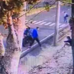 Las imágenes muestran como la víctima fue atacada de forma sorpresiva. ,Captura de pantalla. 