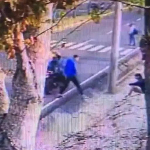 Las imágenes muestran como la víctima fue atacada de forma sorpresiva. ,Captura de pantalla. 