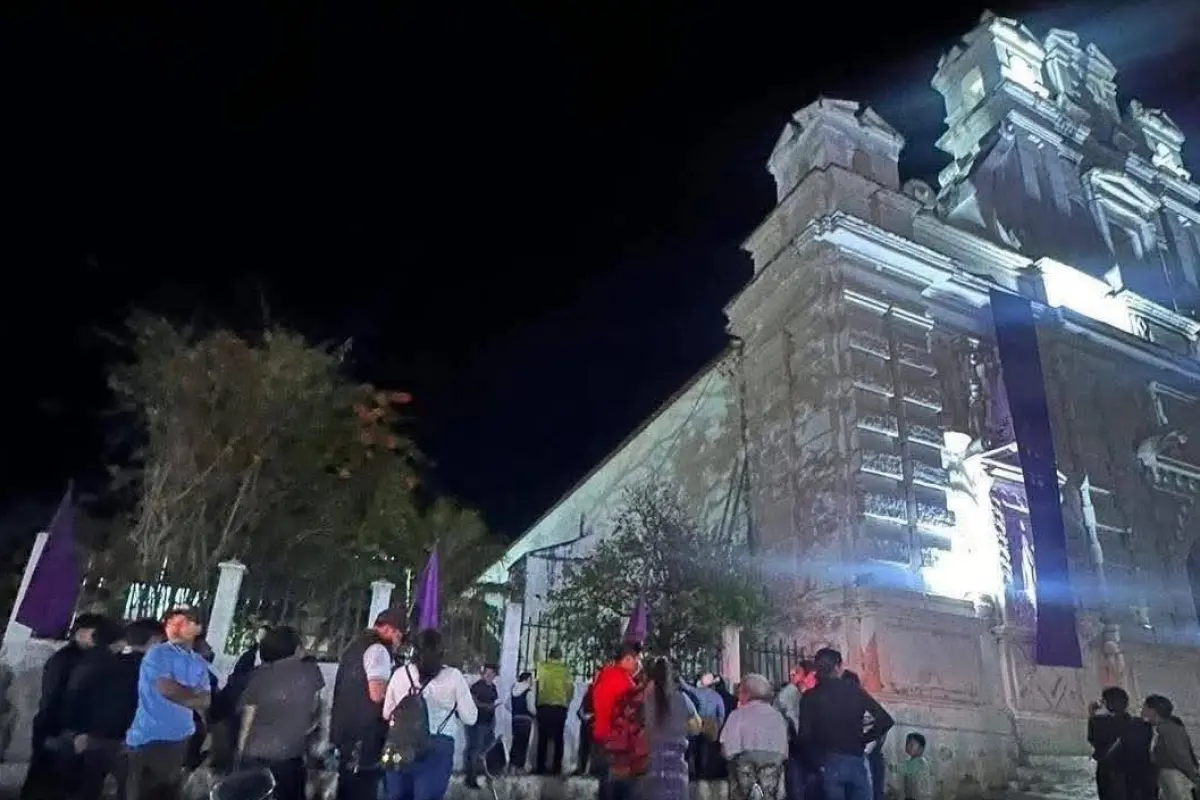 Cuerpos de rescate y miembros del Ejército trabajaron varias horas para rescatar al sacristán., Redes sociales.
