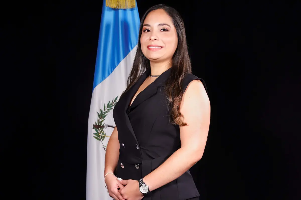 La expulsión de Luján Padilla habría ocurrido por su voto en la elección de magistrados para la CC., Congreso de la República.