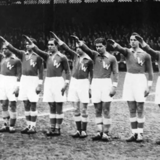 Italia haciendo el saludo nazi durante la Copa del Mundo de la FIFA 1934 