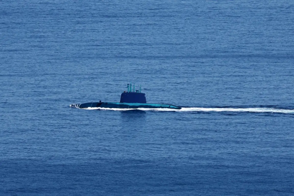 Submarino de EE. UU. hunde buque de Irán, EFE