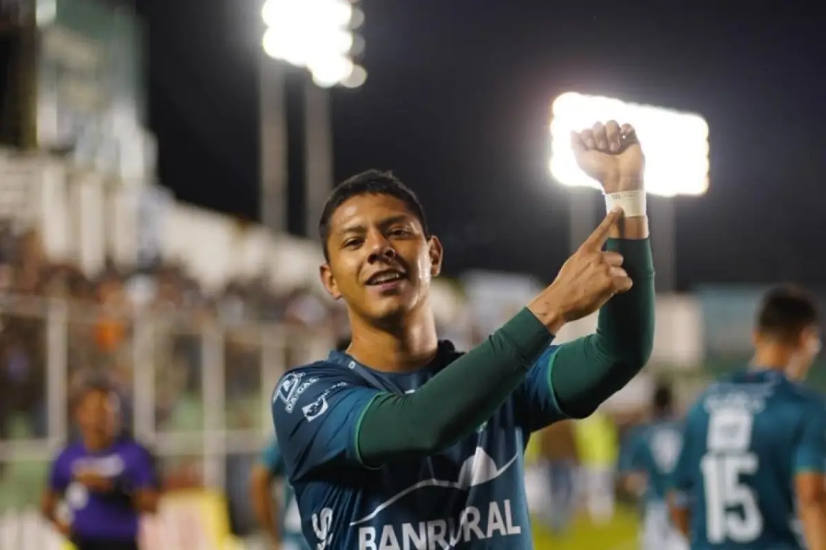 Oscar Castellanos da triunfo al Antigua sobre Achuapa, Antigua GFC