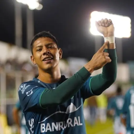 Oscar Castellanos da triunfo al Antigua sobre Achuapa ,Antigua GFC