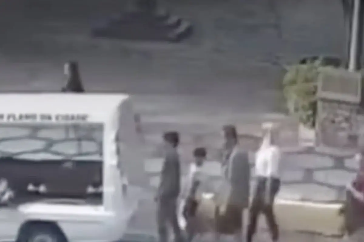 Modelo es baleada durante el funeral de su madre., Captura de pantalla video de X.