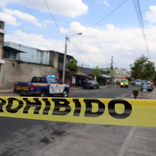 Área donde ocurrió el ataque armado contra un maestro en la zona 19. ,Bomberos Municipales