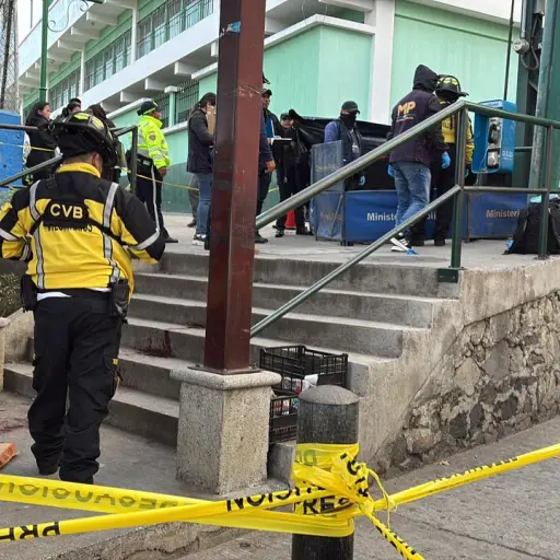 Escena del crimen en Km. 28 de ruta Interamericana, donde murió una persona y otra resultó herida. ,Bomberos Voluntarios