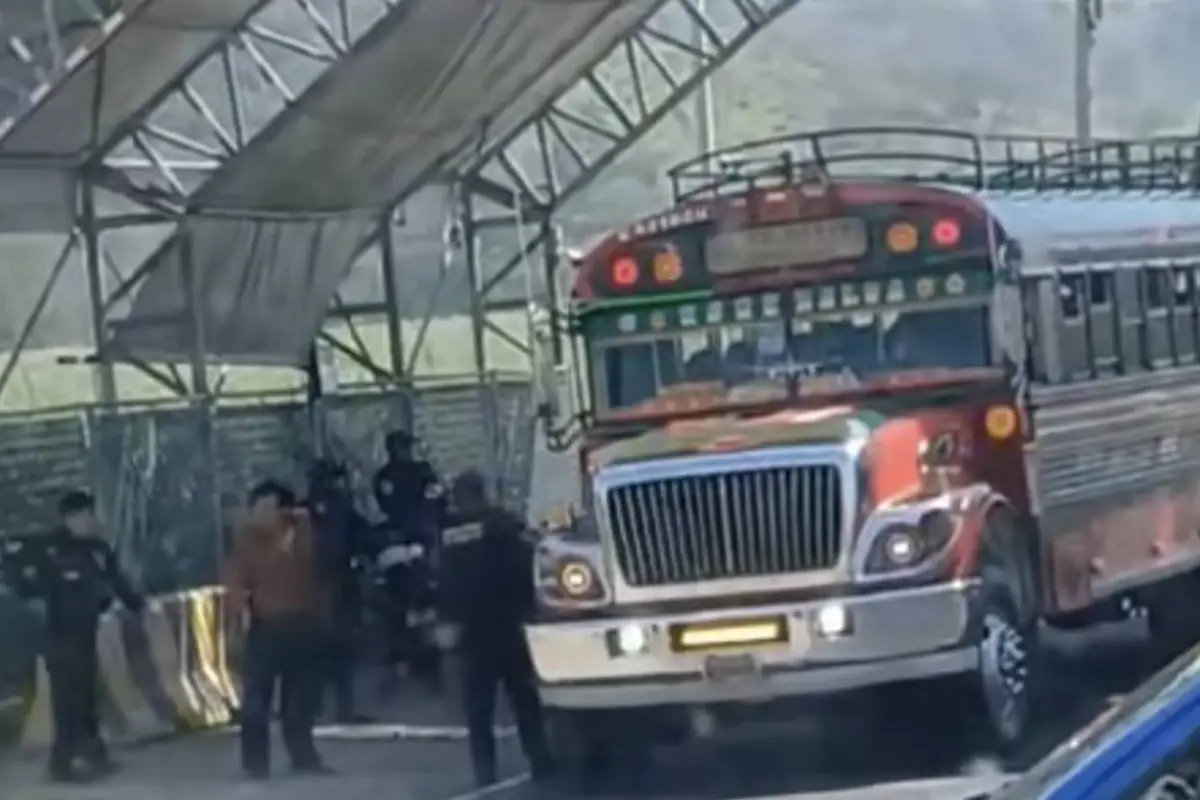 Tras asalto a bus extraurbano, autoridades montan operativo., Captura de pantalla video de X.