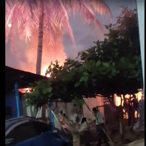 El centro educativo fue prendido en llamas por un grupo de personas en Catarina, San Marcos. ,Medios locales