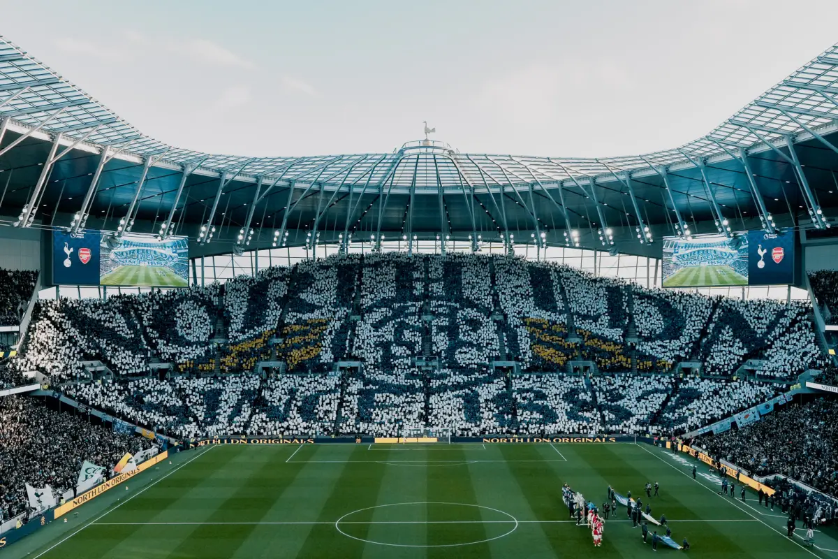 Tottenham expulsa de por vida a tres aficionados por saludos nazis - Tottenham Hotspur
