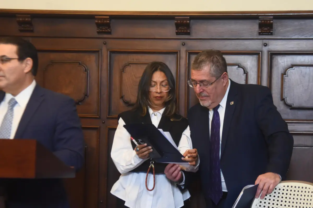 El presidente Bernardo Arévalo durante la conferencia de prensa "La Ronda", el lunes 2 de marzo de 2026., Omar Solís/Emisoras Unidas