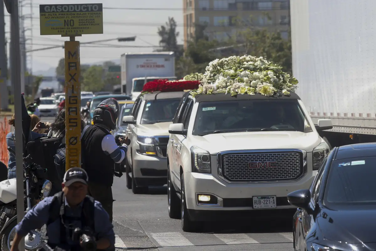 Integrantes del Ejército Mexicano custodian una carroza fúnebre que transporta los restos de Nemesio Oceguera Cervantes, alias el El Mencho", líder del Cartel Jalisco Nueva Generación., Foto EFE