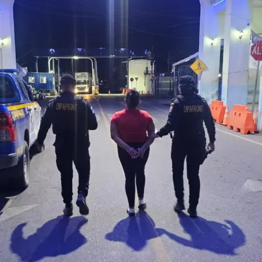 La salvadoreña detenida en Guatemala tiene vigentes tres órdenes de captura en su país. ,PNC