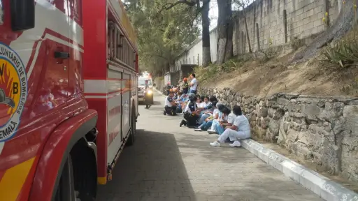 El lugar donde ocurrió la fuga de químicos fue evacuado. ,Bomberos Voluntarios