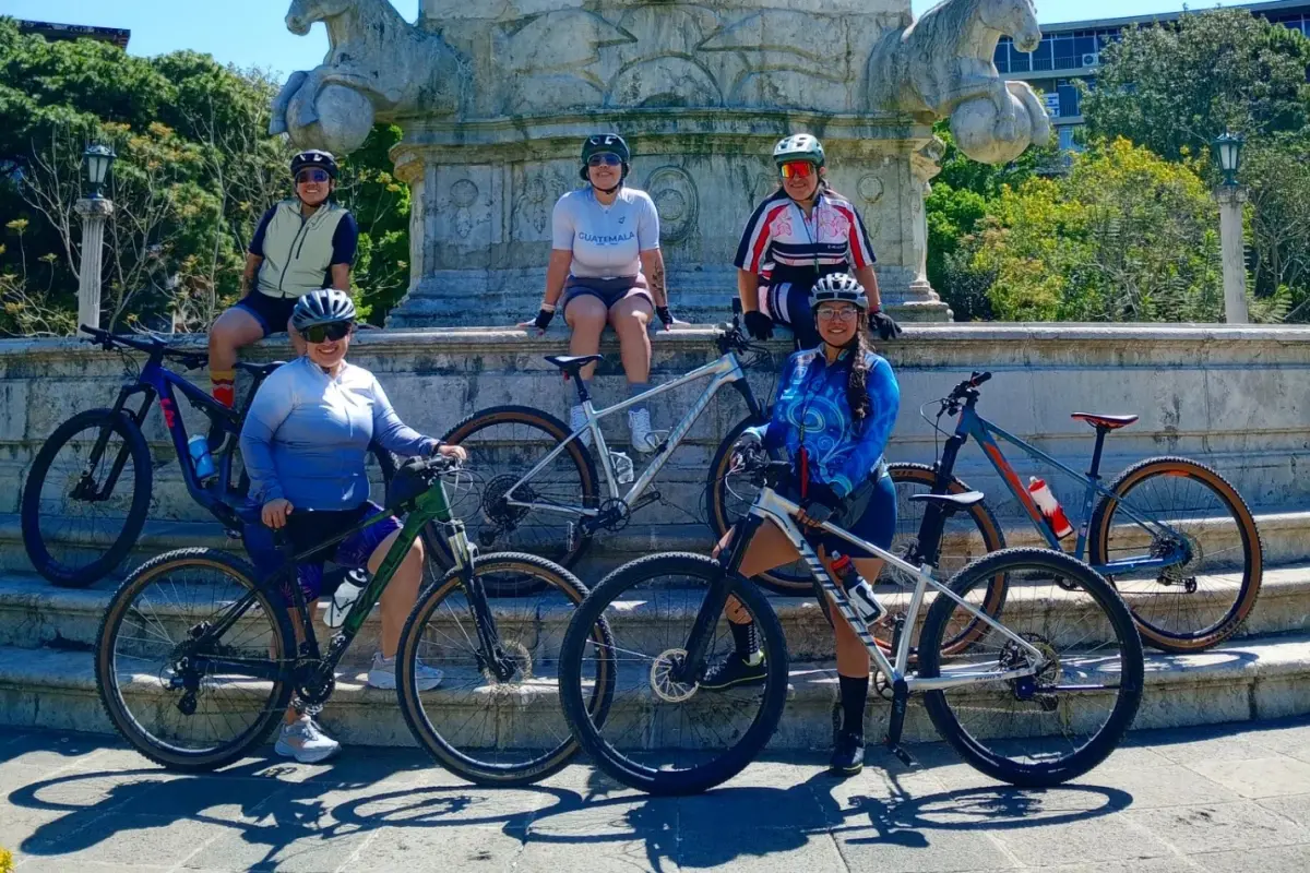 8 de marzo Día de la Mujer, Redes sociales