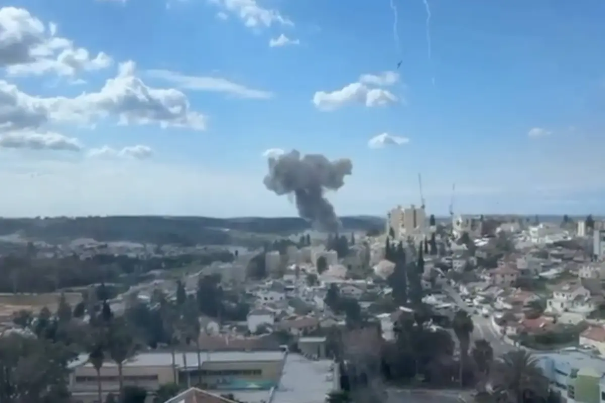 Represalia iraní provoca muertos y heridos en Israel., Captura de pantalla video de X.