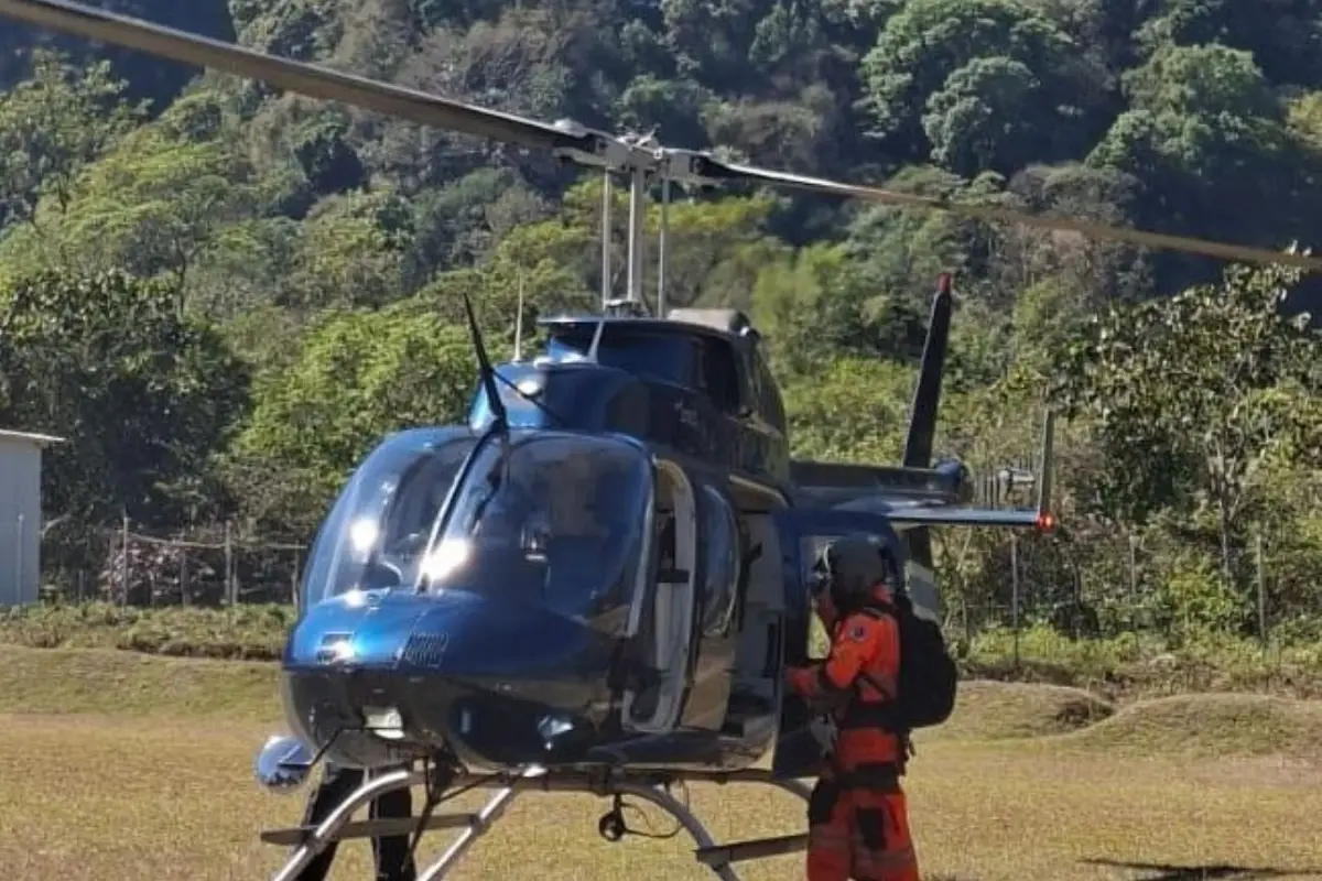 El turista fue rescatado por vía aérea y llevado a un hospital de la Ciudad de Guatemala., PNC de Guatemala.