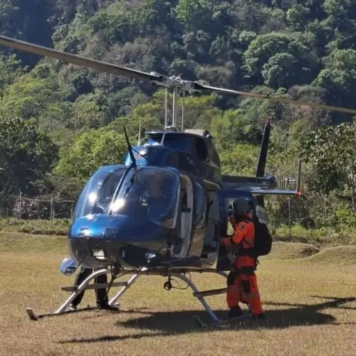 El turista fue rescatado por vía aérea y llevado a un hospital de la Ciudad de Guatemala. ,PNC de Guatemala.