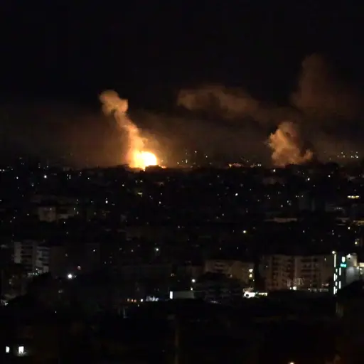Captura de video donde se observa un bombardeo este lunes, en Beirut (Líbano) , EFE/ Edgar Gutiérrez