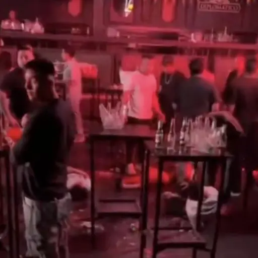 Video capta el instante de la explosión en discoteca durante concierto. ,Captura de pantalla video de X.