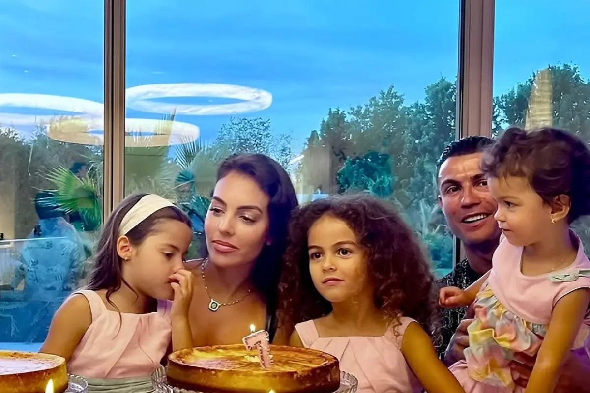 Cristiano Ronaldo junto a su familia - instagram @cristiano