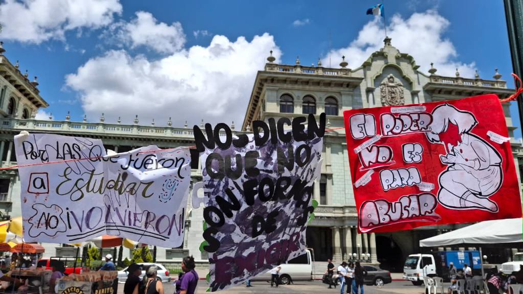 Grupos de mujeres alzan la voz en la Plaza de la Constitución, para exigir justicia | Alex Meoño