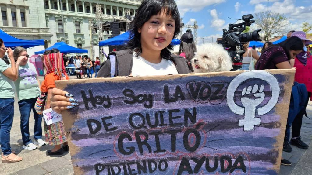Grupos de mujeres alzan la voz en la Plaza de la Constitución, para exigir justicia | Alex Meoño