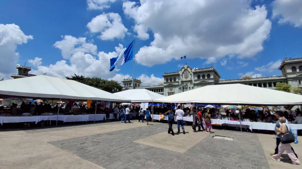 Grupos de mujeres alzan la voz en la Plaza de la Constitución, para exigir justicia | Alex Meoño