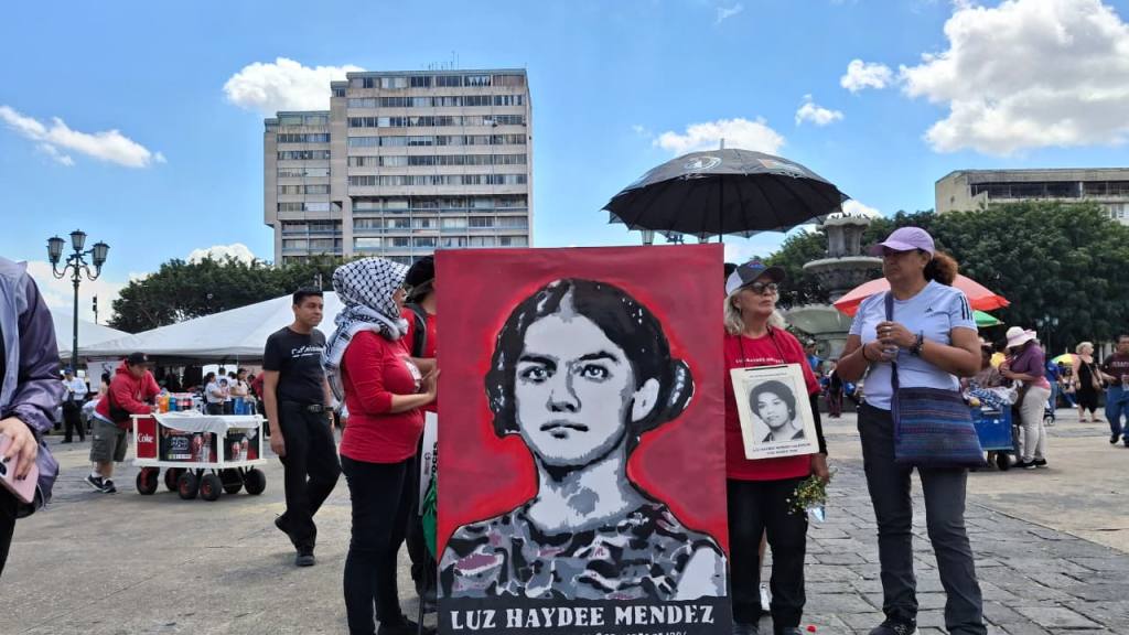 Grupos de mujeres alzan la voz en la Plaza de la Constitución, para exigir justicia | Alex Meoño