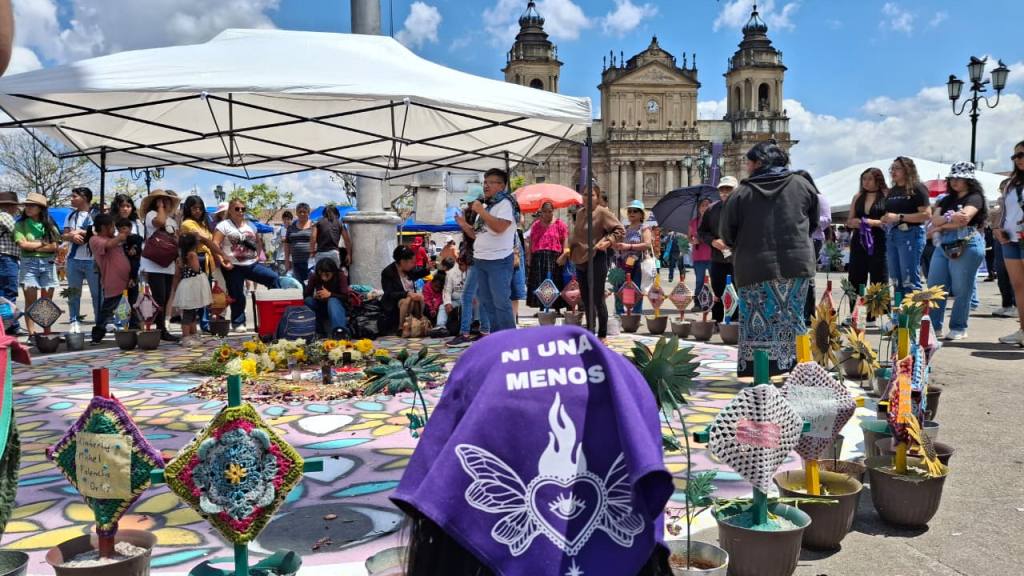 Grupos de mujeres alzan la voz en la Plaza de la Constitución, para exigir justicia | Alex Meoño