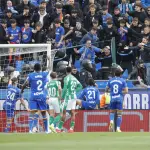 Una situación de emergencia con la afición local llevó a detenerse el Getafe-Betis por cinco minutos 