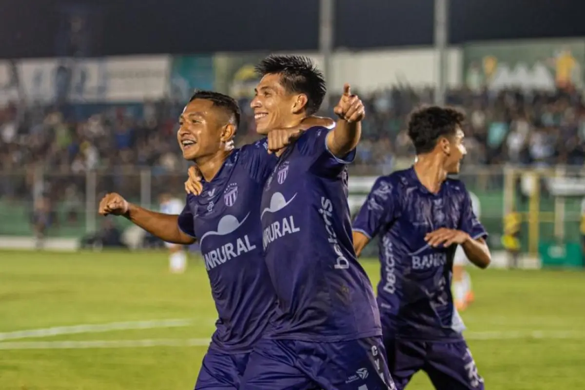 Antigua derrotó a Cobán Imperial en el estadio Pensativo