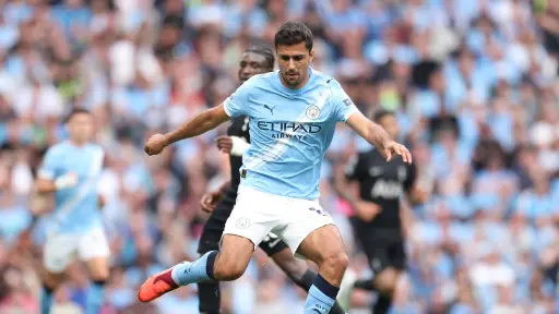 Multan a Rodri Hernández por criticar a los árbitros ingleses