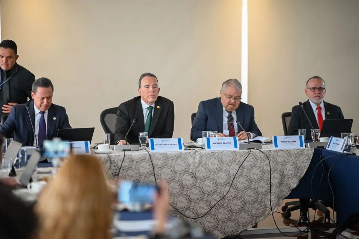 El presidente del Banco de Guatemala, Álvaro González Ricci, y otras autoridades presentan primer informe de Estabilidad Financiera 2025., Banguat