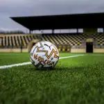 LaLiga presenta un balón especial contra el racismot