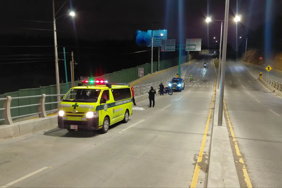 El accidente donde murió un motorista ocurrió en el puente Las Tunas, Mixco., Bomberos Municipales