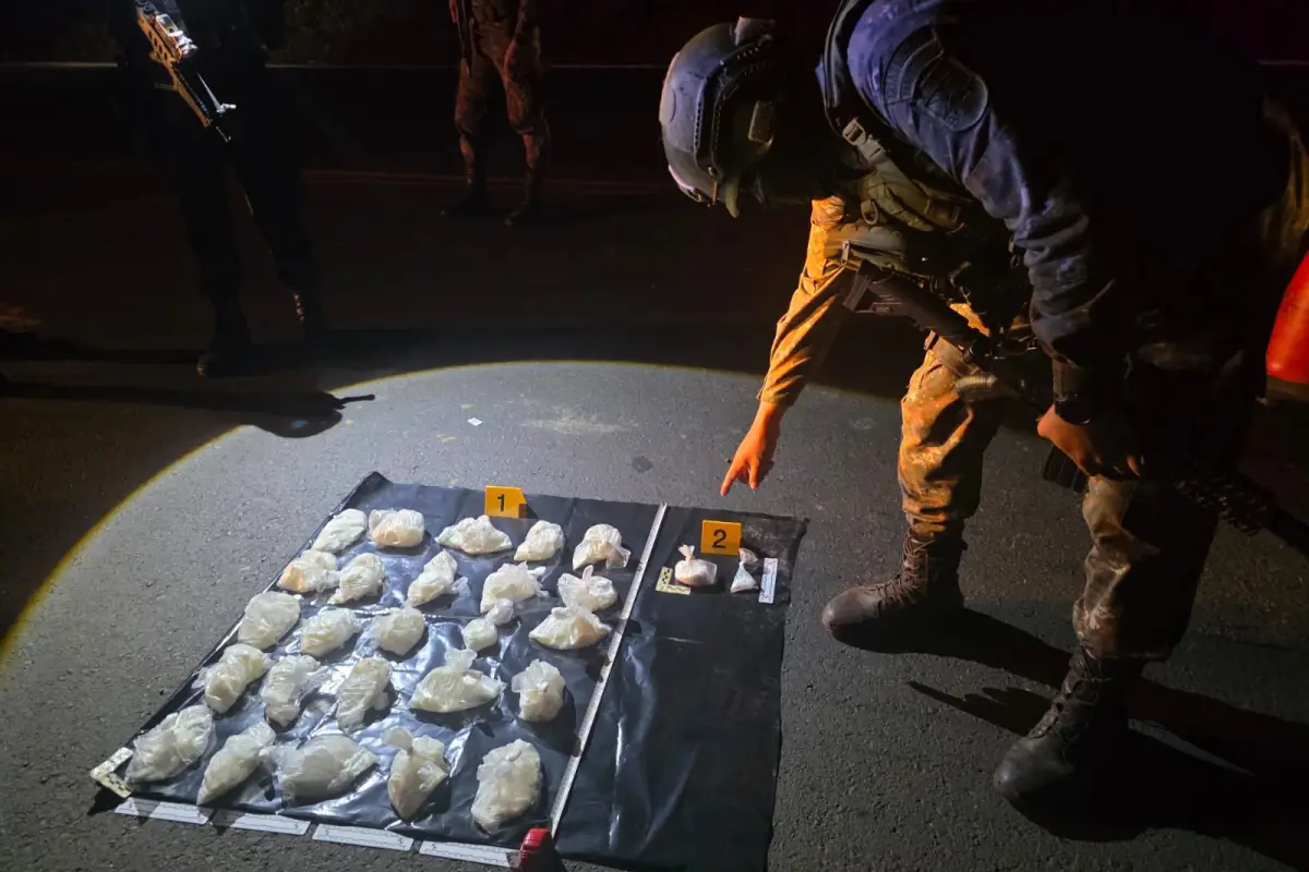 Parte de los ilícitos decomisados por las fuerzas castrenses en San Marcos., Ejército de Guatemala