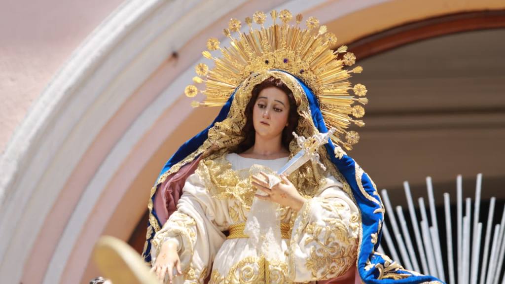 Procesión de Jesús Nazareno de las Tres Potencias y la Virgen de Dolores. | Foto: Alex Meoño/EU