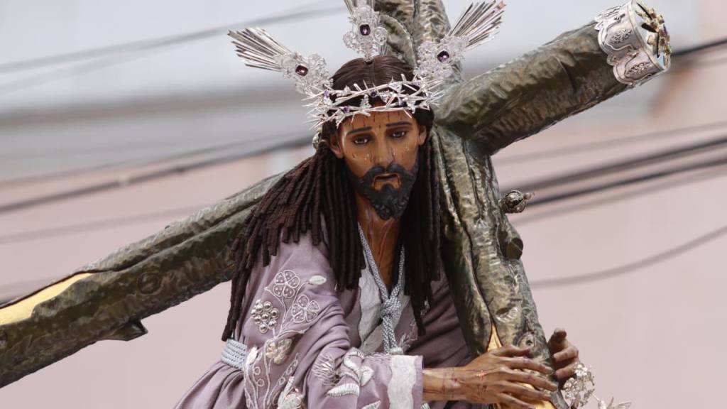 Procesión de Jesús Nazareno de las Tres Potencias y la Virgen de Dolores. | Foto: Alex Meoño/EU