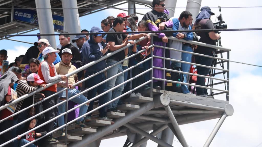 Procesión de Jesús Nazareno de las Tres Potencias y la Virgen de Dolores. | Foto: Alex Meoño/EU