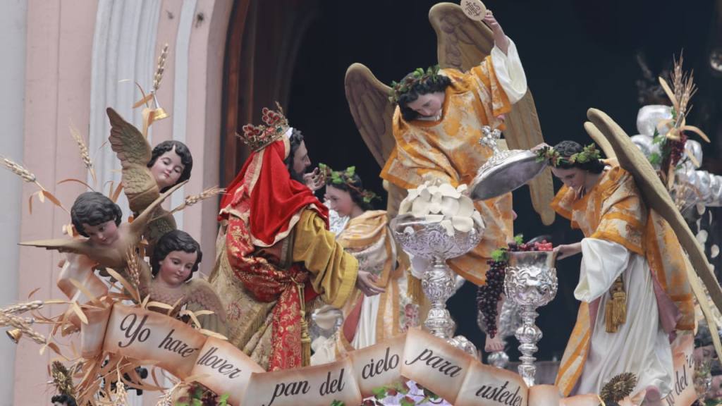 Procesión de Jesús Nazareno de las Tres Potencias y la Virgen de Dolores. | Foto: Alex Meoño/EU