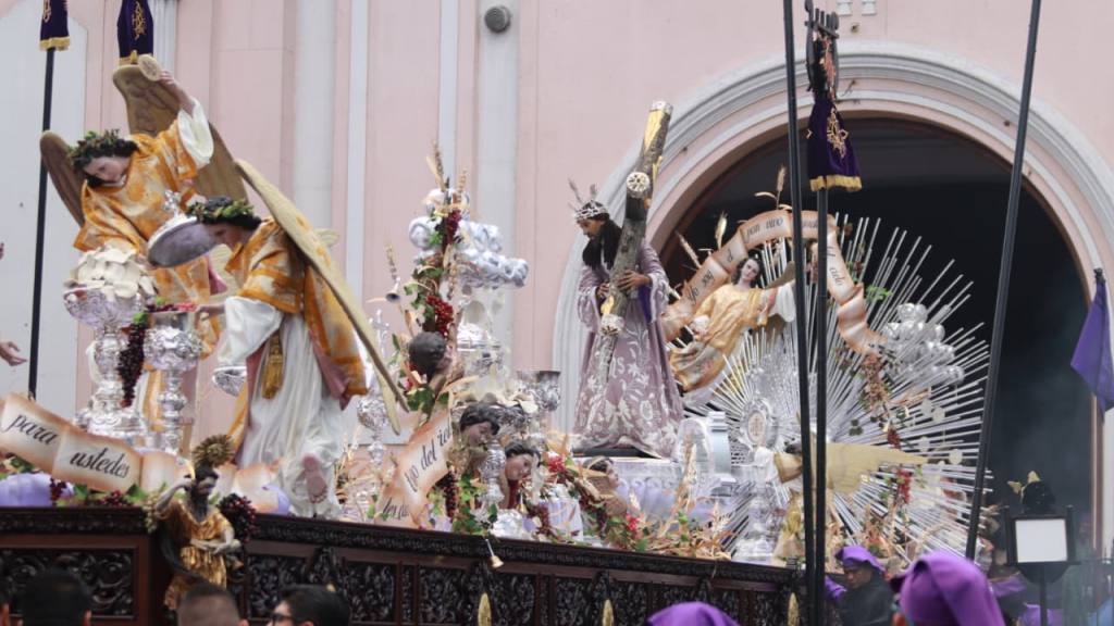 Procesión de Jesús Nazareno de las Tres Potencias y la Virgen de Dolores. | Foto: Alex Meoño/EU