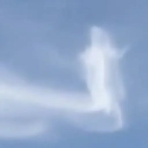Imágenes de 2025 de una nube con forma de Jesús resurgen y generan debate en Semana Santa. ,Captura de pantalla video de X.