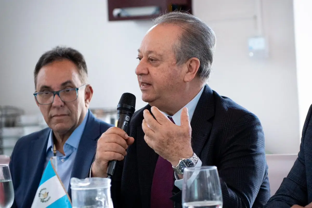 Guatemala reelecta para presidir UNALA, Cortesía