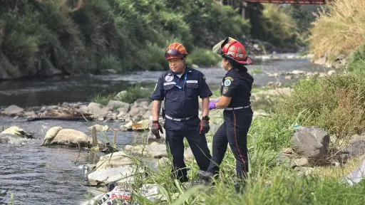 Área donde fueron hallados restos humanos, a un costado del río Villa Lobos. ,Bomberos Municipales Departamentales