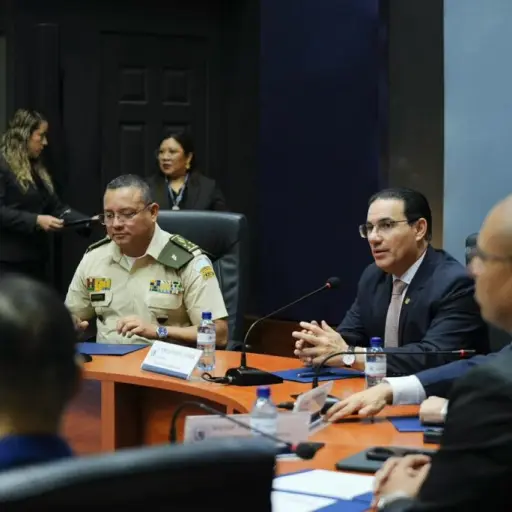 Las autoridades de Gobernación y Defensa firmaron el convenio para la construcción de la cárcel en Izabal. ,Mingob