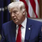 Trump amenaza con aranceles a quien venda armas a Iránt